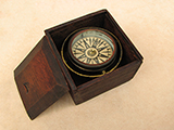 SC2659 19th century Mariners gimbal compass mounted in mahogany case